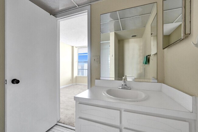 Building Photo - 12 Royal Palm Way