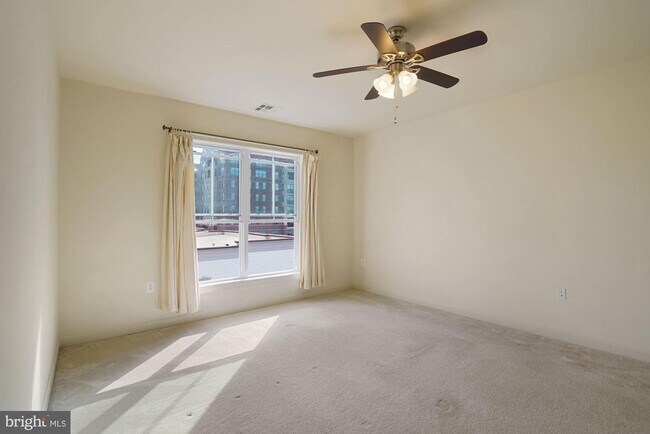 Building Photo - 525 Belmont Bay Dr