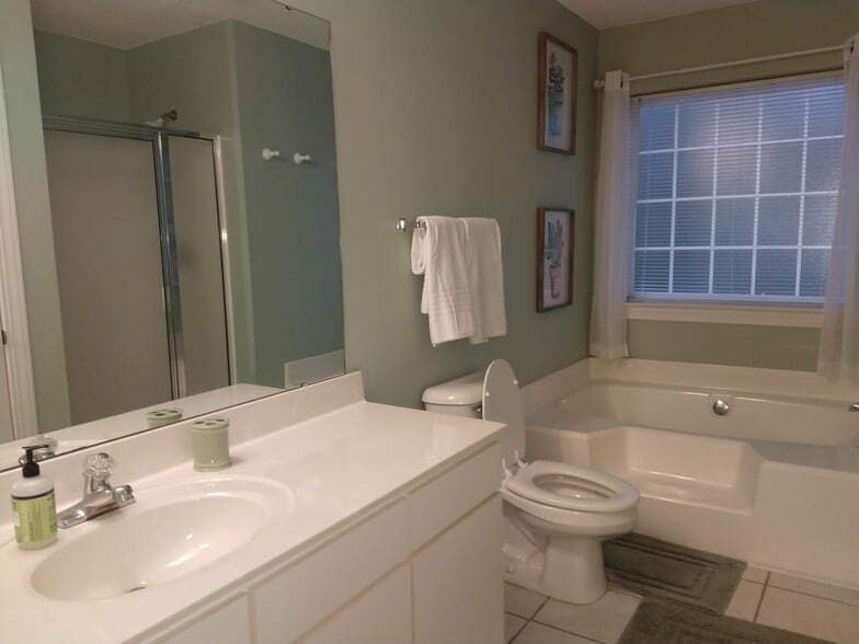 Building Photo - 4384 Daphne Ln