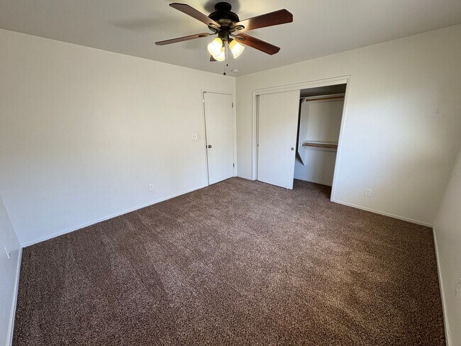 Building Photo - 1897