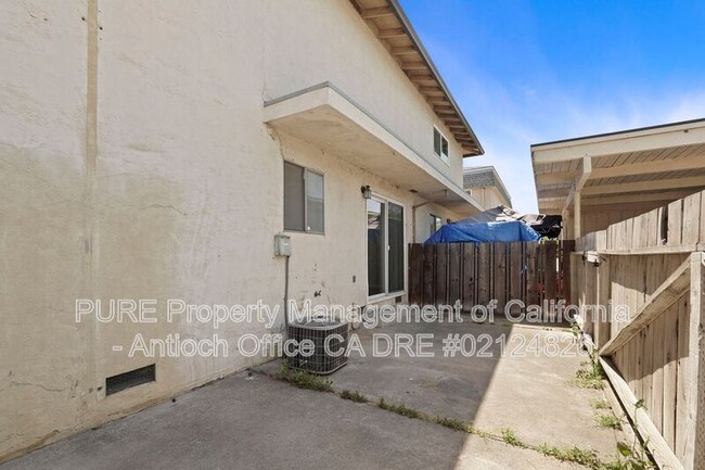 Building Photo - 908 Minaker Dr