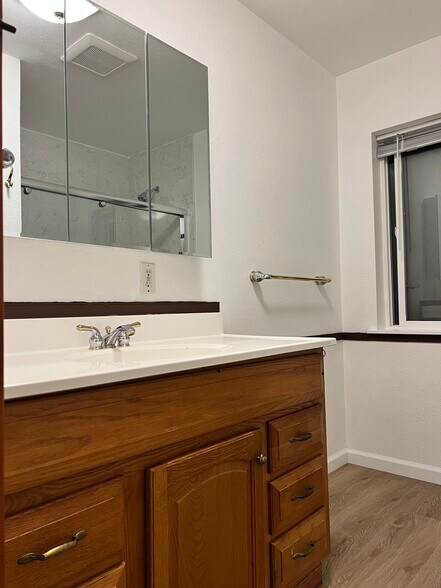 Building Photo - 1871 Peach Pl