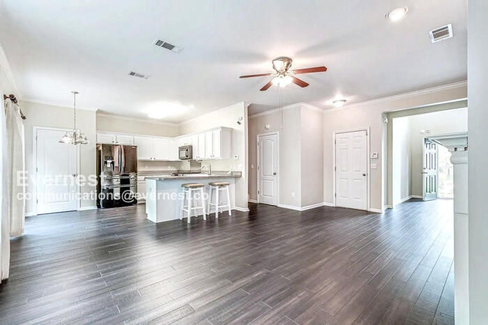 Building Photo - 5225 Southfork Blvd