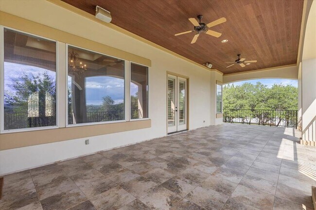 Building Photo - 8600 Bluegrass Dr