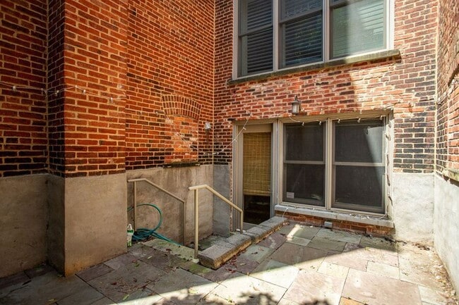 Building Photo - 1323 Clifton St NW