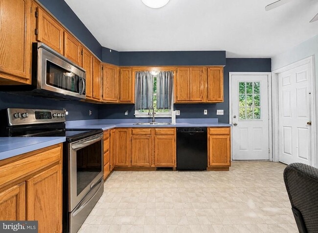 Building Photo - 8433 Sailboat Ln
