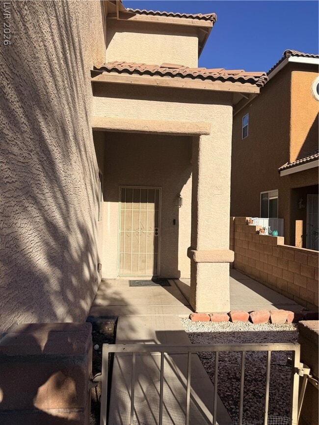 Building Photo - 2636 La Mata St