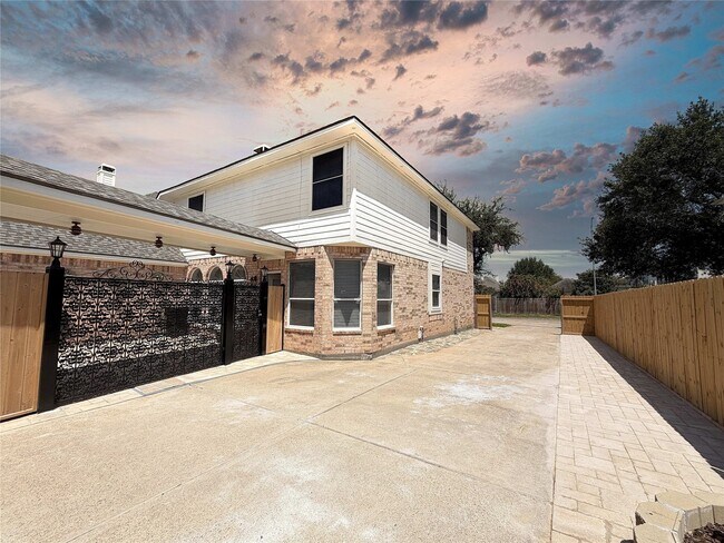 Building Photo - 3822 Shady Harbor Dr