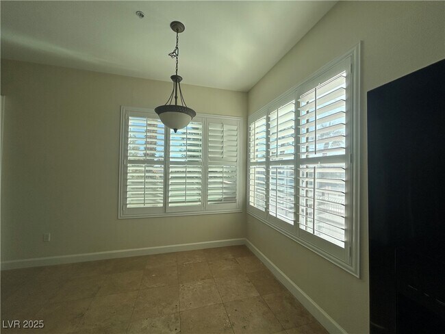 Building Photo - 67 E Agate Ave