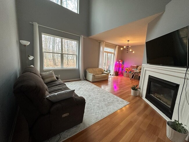 Building Photo - 7991 Everest Ln N