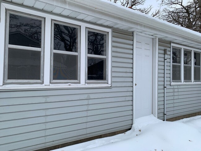Building Photo - Charming Single Family Home