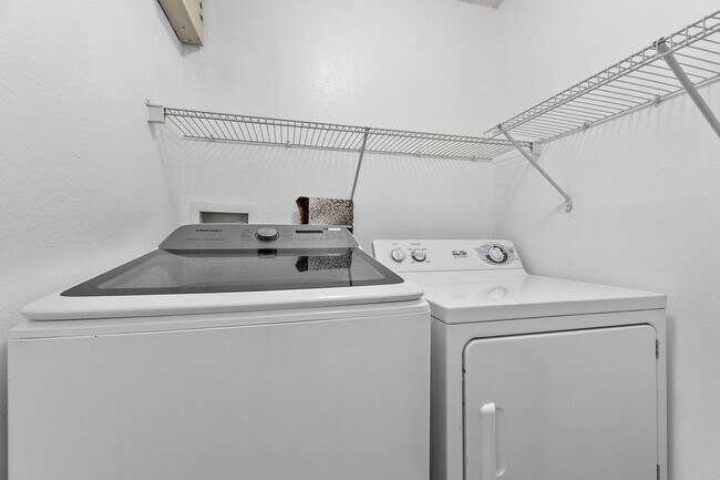 Building Photo - 3019 Alcazar Pl