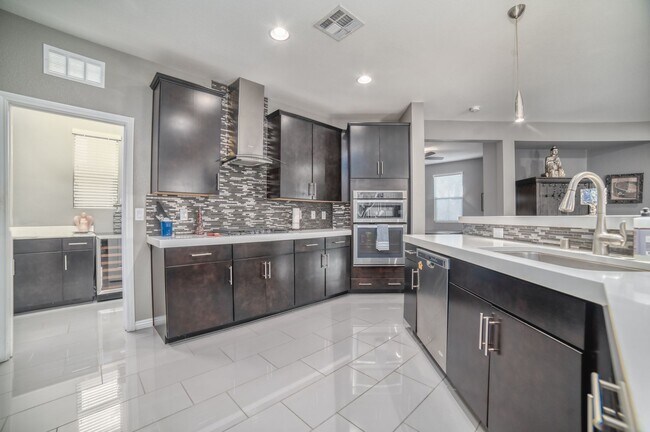 Building Photo - SUMMERLIN - FULLY FURNISHED - ALL UTILITIE...