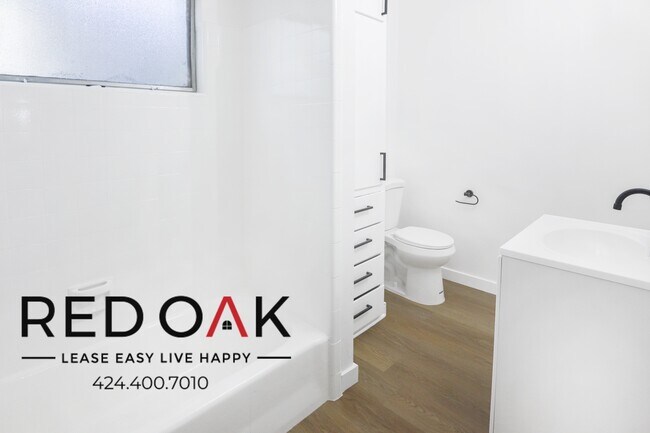 Building Photo - Modern, Spacious, Remodeled One Bedroom wi...