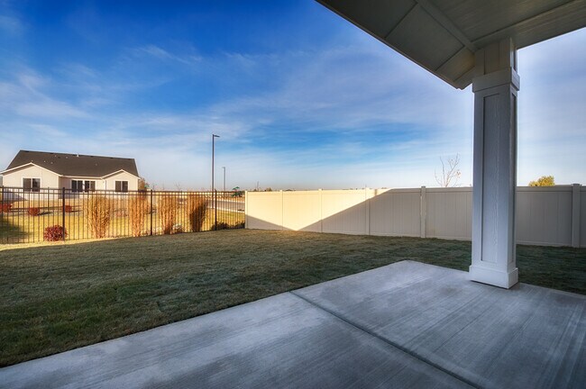 Building Photo - Newer home in Meridian  2100Sqft, Goldengrove Sub., Room for all of your Toys