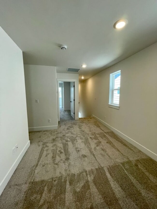 Building Photo - 3070 NE Terreo Pl