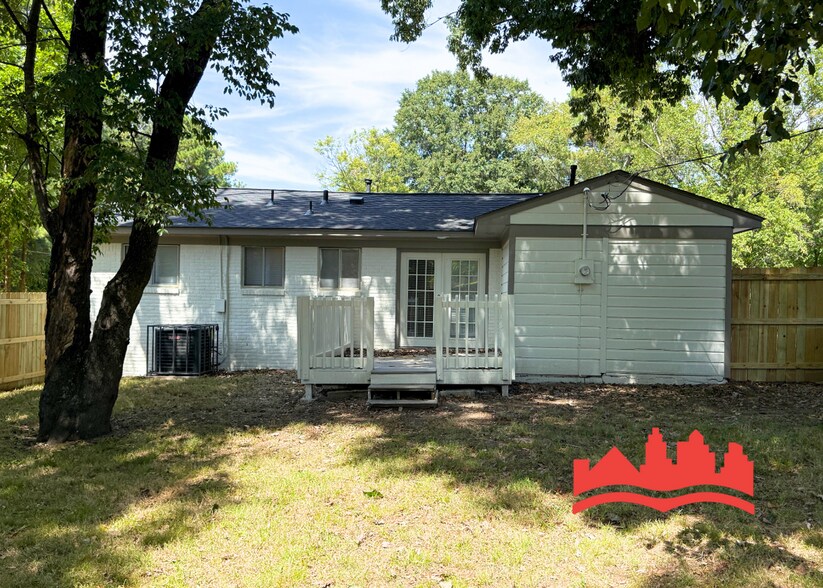 Building Photo - 2463 Brewster Ave