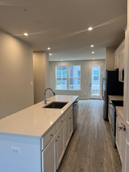 Building Photo - 3418 Chester Aly