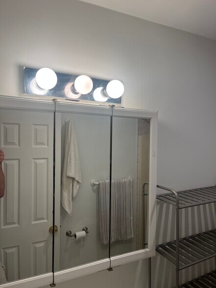 Building Photo - 31 Oaktree Dr