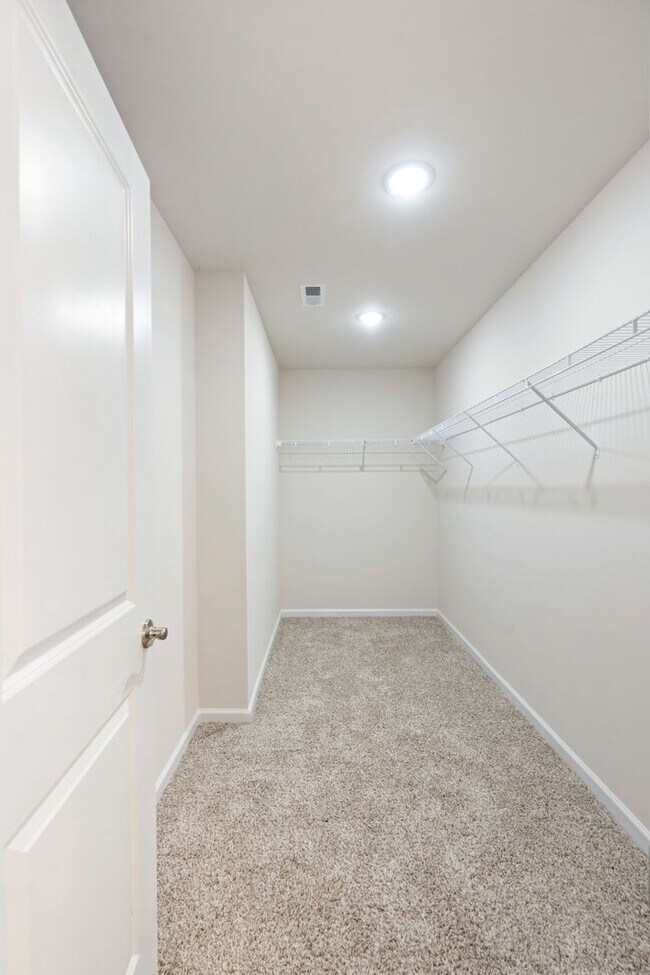 Building Photo - Perfect Mebane rental with 5 bedrooms and ...