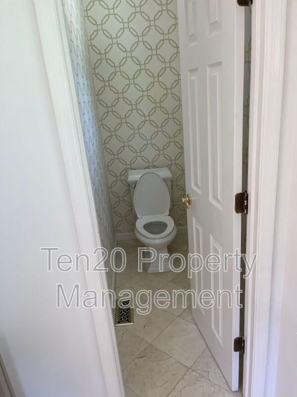 Building Photo - 1544 Glencoe Dr