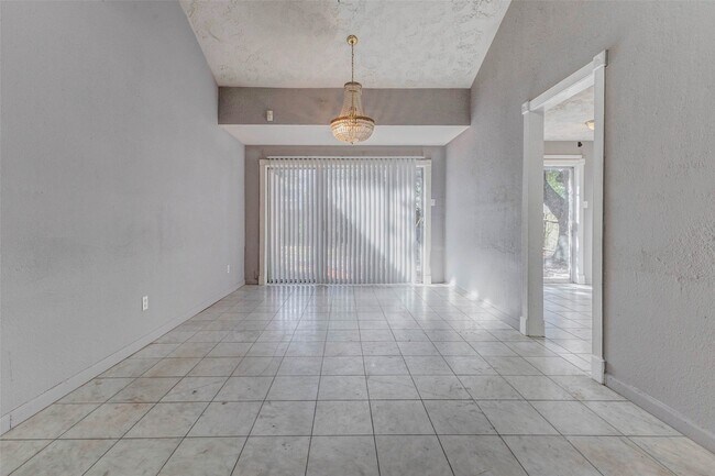 Building Photo - 12702 Fern Forest Dr