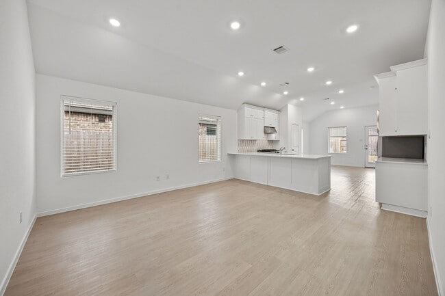 Building Photo - 6318 Seafoam Lake Dr