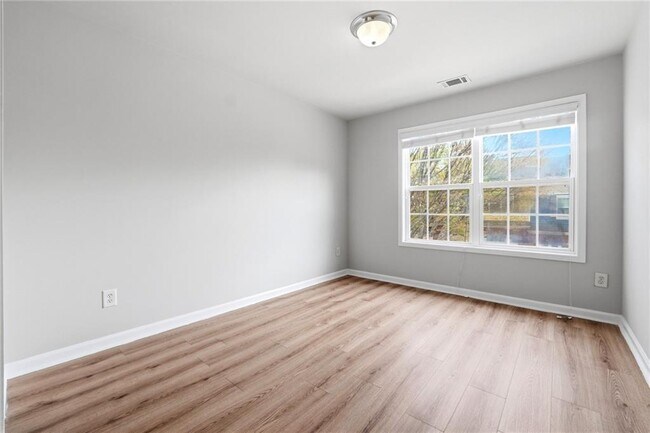 Building Photo - 1006 Ivydale Cir