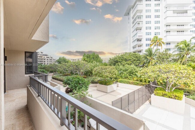 Building Photo - 251 Crandon Blvd