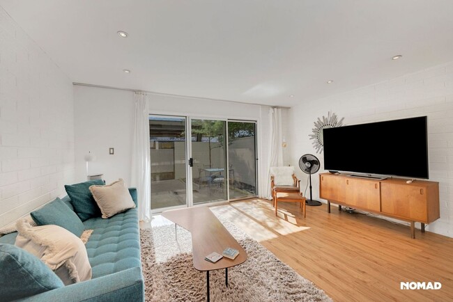 Building Photo - Charming 2BR Townhome in Scottsdale