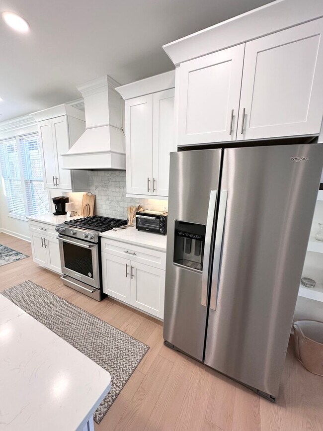 Building Photo - 2024 Built | Fully Furnished Modern Oceanf...