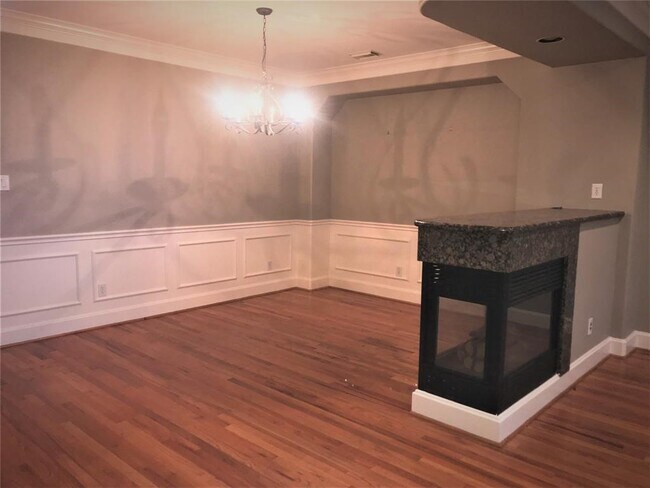 Primary Photo - 2430 Dorrington St