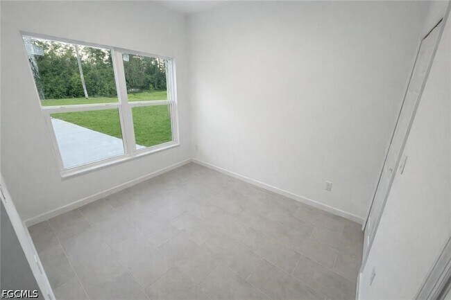 Building Photo - 748 Genoa Ave S
