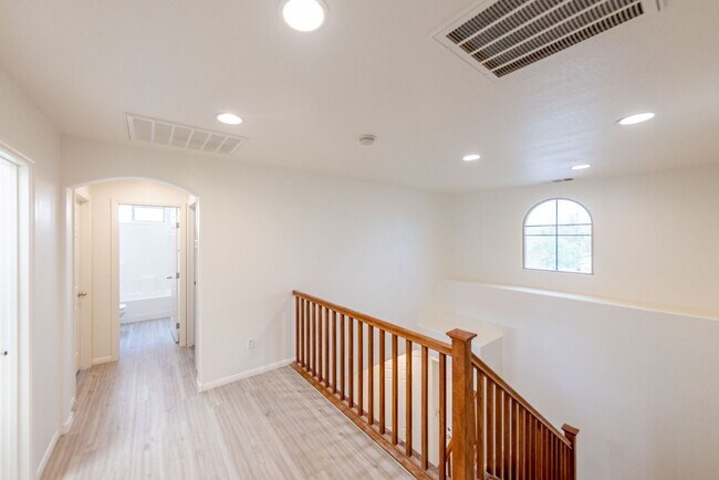 Building Photo - 8333 Oasis Bloom St