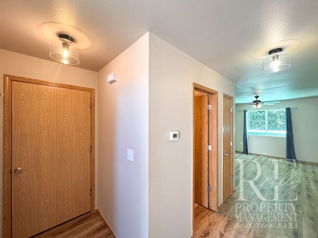Building Photo - Pet-Friendly 3-Bedroom Home with Fresh LVP, Stylish Updates & Attached Garage