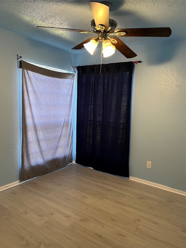 Building Photo - 8405 Wilcrest Dr