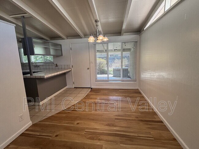 Building Photo - 944 Bridgewood Way
