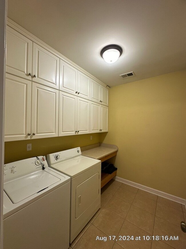 Building Photo - 10135 Ridgewood Oak Dr
