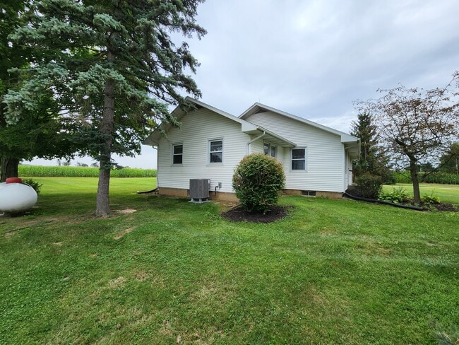 Building Photo - 7146 Tamarack Rd
