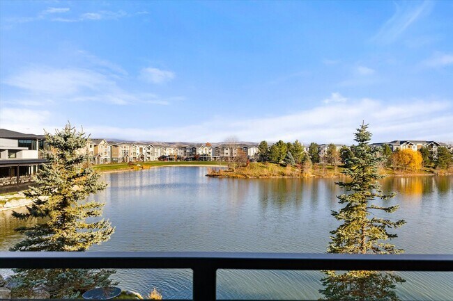 Building Photo - Waterfront End-Unit | 3 Bed | 3 Bath | 2,189 Sq. Ft. | Gated Community | Luxury Lake Living
