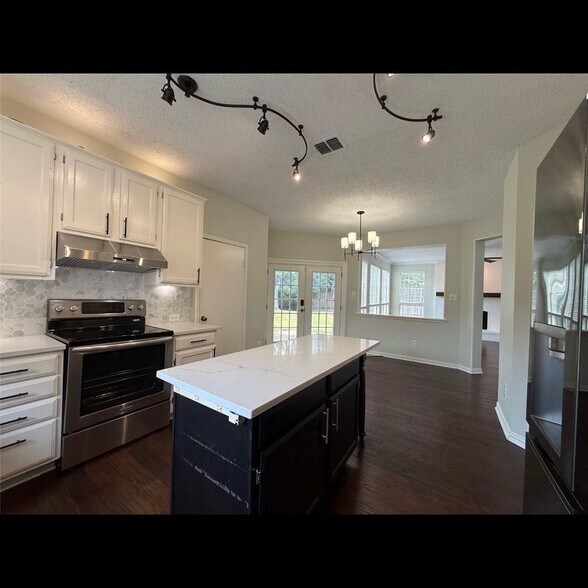 Building Photo - 10700 Jackson Ln