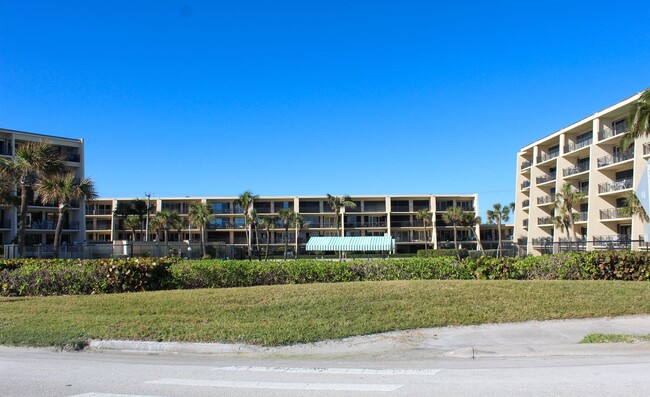 Building Photo - Amazing Ocean Views - Seasonal or Annual