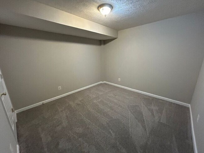 Building Photo - 4213 Normandy Ct