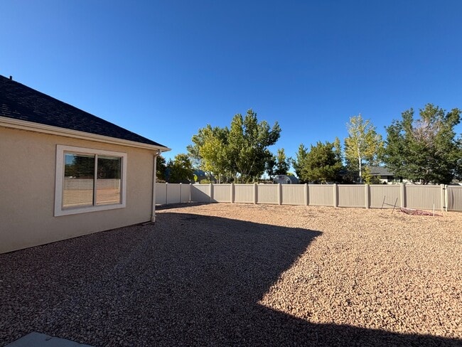 Building Photo - 3792 250 E