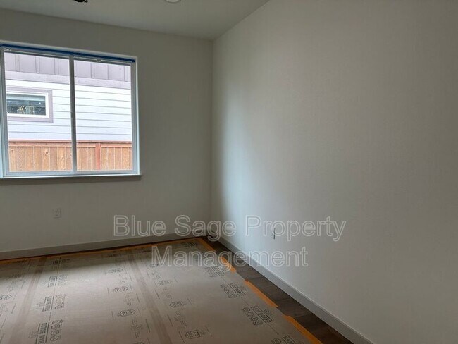 Building Photo - 865 W Hendrickson Rd