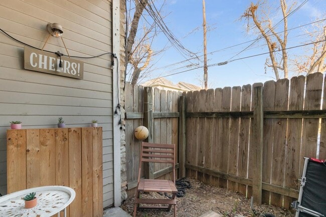 Building Photo - 5203 Evans Ave