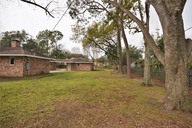 Building Photo - 3515 Linwood St