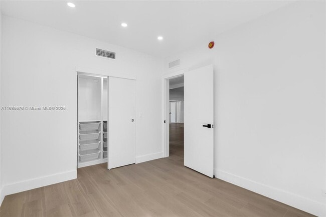 Building Photo - 520 NE 50th Terrace