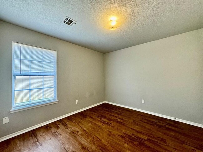 Building Photo - 633 NW 121st St