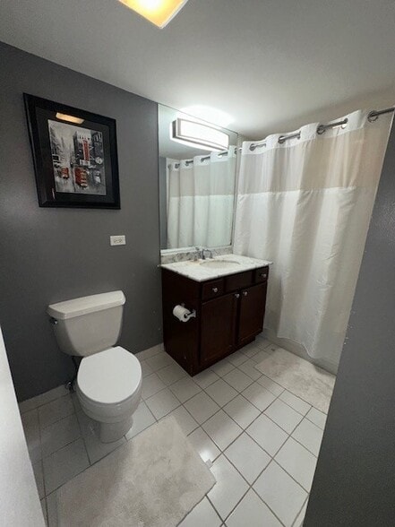 Bathroom - 1001 W 15th St